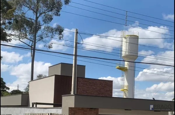 Casa Nova Terrea Acabamentos de Primeira com vários diferenciais, Fachada Moderna com revestimento e acabamento Ripado, 3dorms sendo uma suíte, Cozinha e Sala pé direito alto, 2vagas Portão Automático, mais informações na descrição abaixo: