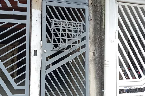 Venda de Casa no Miguel Badra em Suzano - SP, Terreno 5x25, 170m² de construção e terreno no fundo 8x5 vago, 5 dorms, segue mais informações detalhada na descrição abaixo.