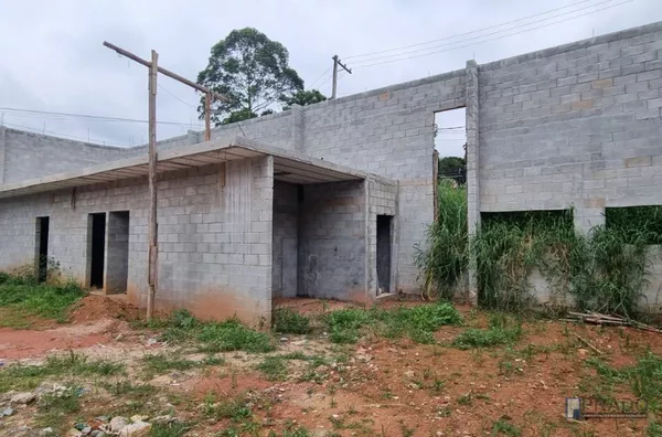 Galpão Para Locação ou Venda: 700 m² + mezanino 15,00x6,00 = 90,00 m²; Terreno de 25,00 x 40,00 = 1.000,00 m².
