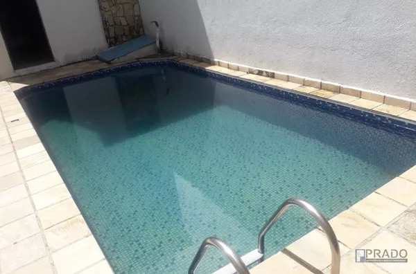 VENDA SOBRADO COM PISCINA, AO LADO DO SHOPPING, OPORTUNIDADE UNICA,   3 DORMITÓRIOS, SENDO 3 SUITES UMA COM GUARDA ROUPA EMBUTIDO E AR CONDICIONADO, COZINHA GRANDE, SALA DOIS AMBIENTES COM LAVABO, PISCINA GRANDE, 1 VAGA DE GARAGEM COBERTA E PORTÃO AUTOMÁT