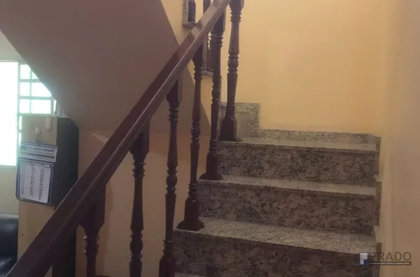 ACESSO AO PISO SUPERIOR