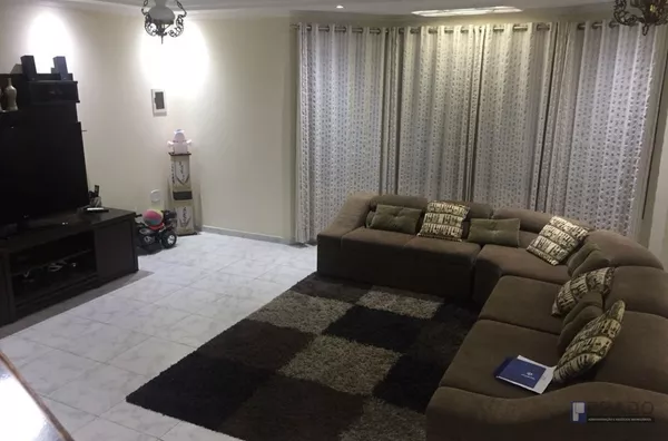 SOBRADO PARA VENDA - LINDO SOBRADO AO LADO DO SHOPPING DE SUZANO - NO JARDIM DOS YPES - ALTO PADRÃO - 03 DORMITÓRIOS SENDO 01 SUÍTE COMO CLOSET E HIDROMASSAGEM - QUINTAL COM PISCINA, EDÍCULA COM ÁREA GOURMET COM CHURRASQUEIRA, BANHEIRO E ÁREA SU