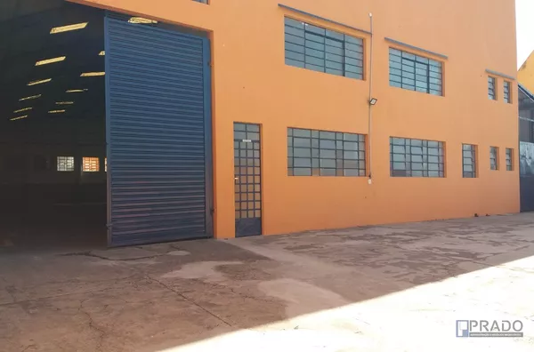 Ótimo galpão reformado para locação de 1.200m² em Ferraz de Vasconcelos - SP, mais detalhes na descrição abaixo: