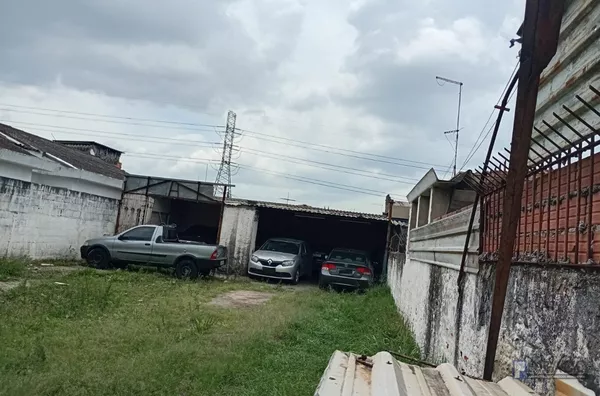 Terreno para Locação 10x25 no fundo uma área coberta de 10x8 na Amélia Guerra em Suzano, Próximo ao Centro e Av: Antônio Marques figueira.