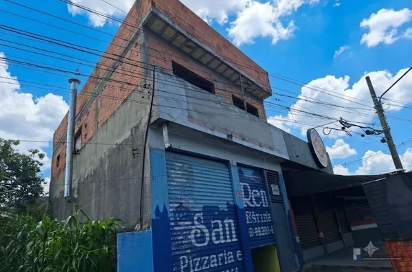 Salão para Locação no Colorado em Suzano - SP, copa e um banheiro, de 65m² Total, praticamente pronto para Pizzaria com forno, mas aceita outros comércios, pé direito 4 metros, Segue mais informações na descrição abaixo: - Foto 4