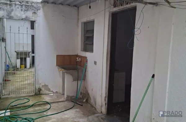 CASA TÉRREA  A 5 MINUTOS DA ESTAÇÃO DE SUZANO E CENTRO, COM 1 DORMITÓRIO, SALA, COZINHA, 1 WC, ÁREA DE SERVIÇO. (NÃO É INDEPENDENTE)