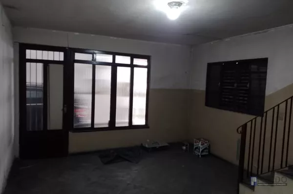 Sobrado de 338m² com 3 suítes em Poá