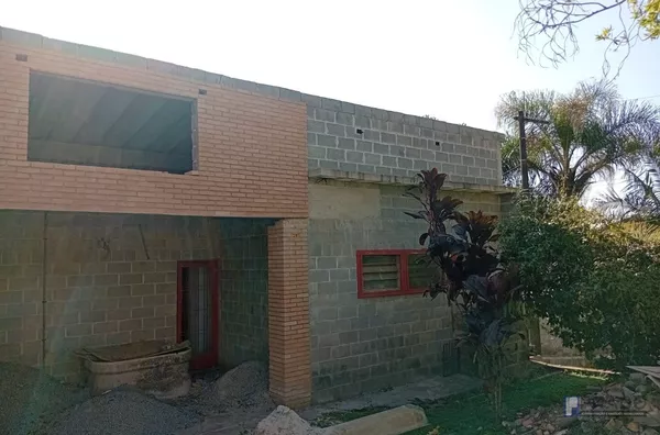 Ótima Chácara à Venda no Clube Dos Oficiais em Suzano, com  1.234,17 m², Area Gourmet Grande e Piscina, mais detalhes na descrição abaixo: