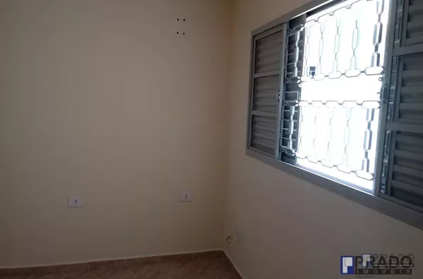 CASA COM 3 DORMITÓRIOS, SALA, COZINHA, ÁREA DE SERVIÇO, 2 WCS, EDÍCULA INFERIOR E SUPERIOR, QUNTAL, 4 VAGAS DE GARAGEM COBERTA, PORTÃO ELETRONICO