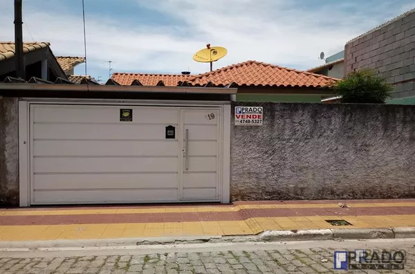 CASA COM 3 DORMITÓRIOS, SALA, COZINHA, ÁREA DE SERVIÇO, 2 WCS, EDÍCULA INFERIOR E SUPERIOR, QUNTAL, 4 VAGAS DE GARAGEM COBERTA, PORTÃO ELETRONICO - Foto 2