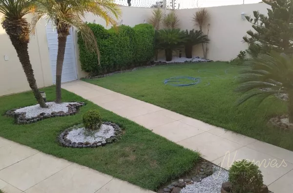 CASA RESIDENCIAL COM PISCINA