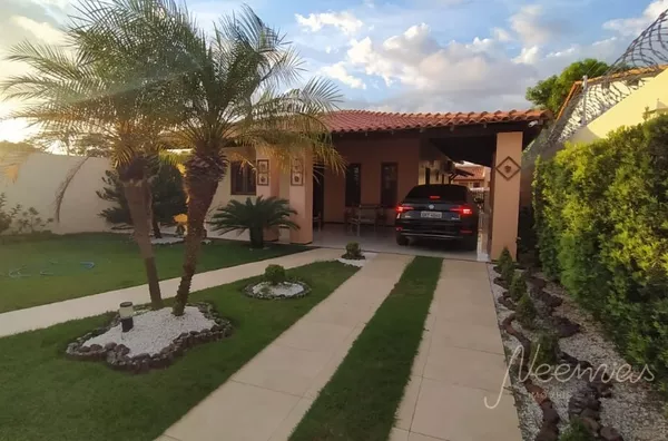 CASA RESIDENCIAL COM PISCINA