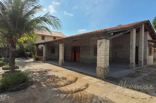 Excelente casa localizada no centro em Luís Correia!!