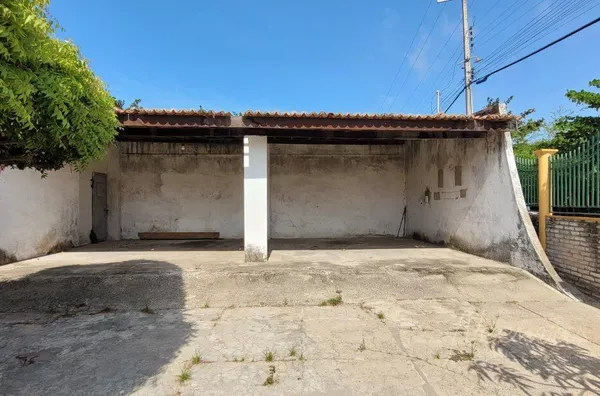 Excelente casa localizada no centro em Luís Correia!!