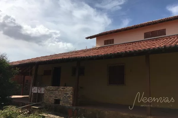 CASA COM EXCELENTE LOCALIZAÇÃO