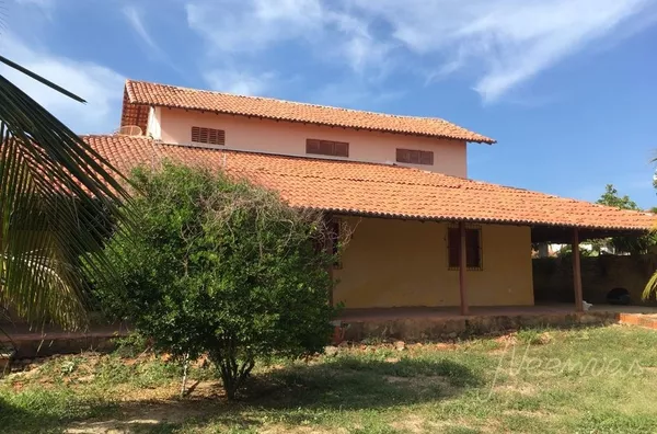 CASA COM EXCELENTE LOCALIZAÇÃO