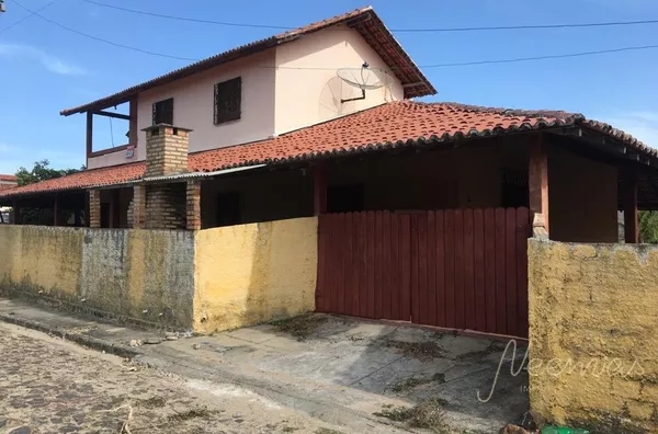CASA COM EXCELENTE LOCALIZAÇÃO