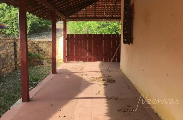 CASA COM EXCELENTE LOCALIZAÇÃO