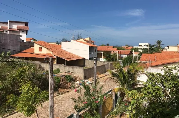 CASA COM EXCELENTE LOCALIZAÇÃO