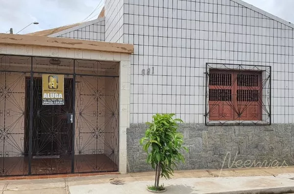  CASA COM EXCELENTE LOCALIZAÇÃO