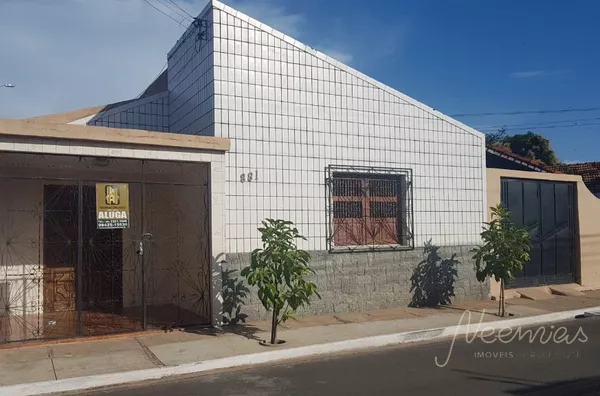  CASA COM EXCELENTE LOCALIZAÇÃO