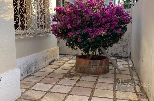 CASA A VENDA NO CENTRO