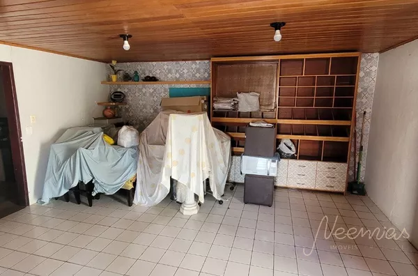 Casa com Galpão com excelente localização disponível para venda!!