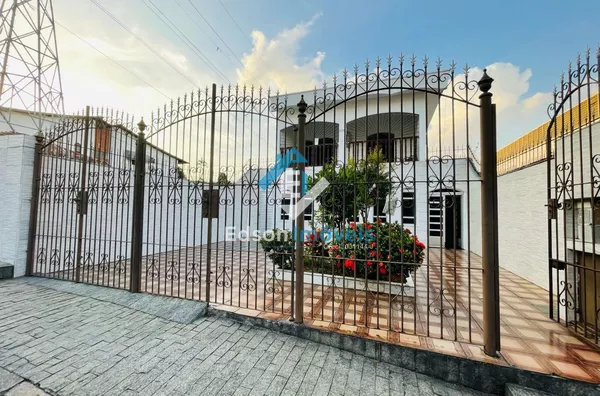 Sobrado Venda e Locação - Vila Rosária