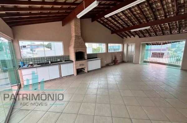 Amplo Sobrado à venda no Bairro Olímpico em São Caetano do Sul.