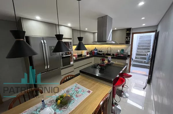 Sobrado Semi-Mobiliado à venda no Bairro Nova Gerty em São Caetano do Sul.