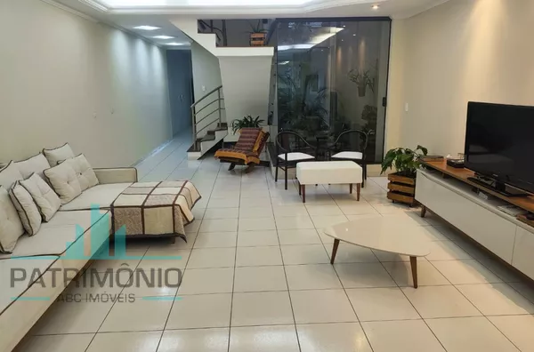 Sobrado Espaçoso com 3 Suítes e 4 Vagas – Bairro Osvaldo Cruz. - Foto 1