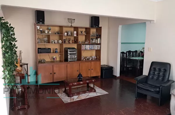 Casa com 400m² de terreno para venda no Bairro Santa Maria em São Caetano do Sul.