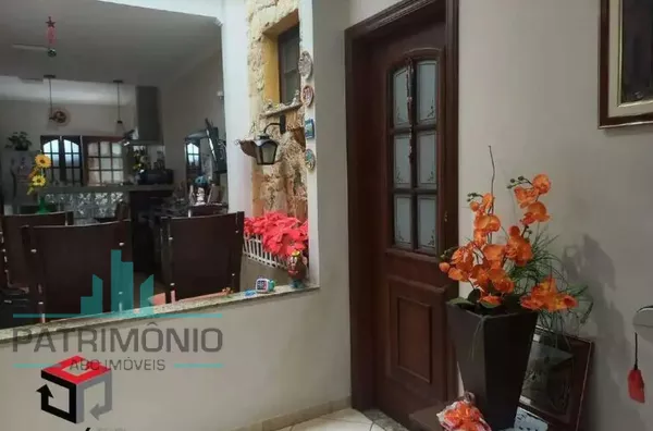 Casa com 400m² de terreno à venda no Bairro Santa Paula em São Caetano Do Sul.