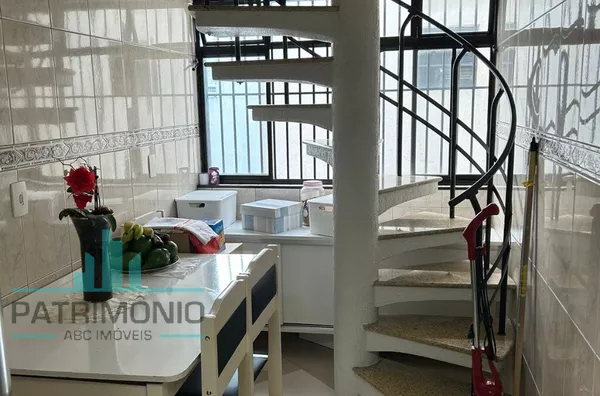 Escada de acesso a cobertura