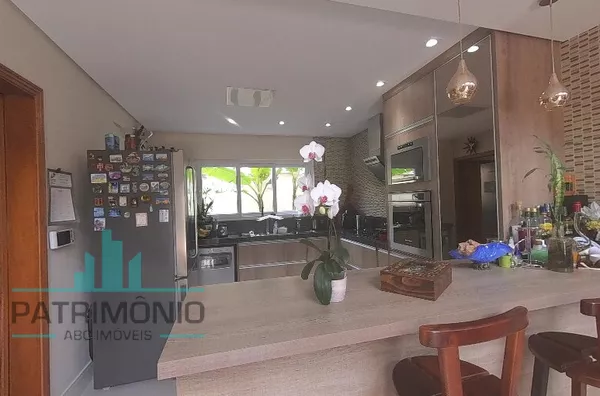 Belíssimo sobrado à venda no Jardim São Caetano em São Caetano do Sul.