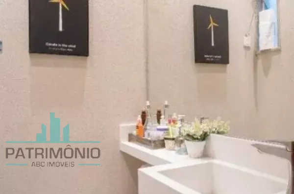 Sobrado à venda no Bairro Campestre em Santo André.