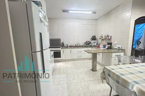 Sobrado de 280m² no Bairro Campestre em Santo André.