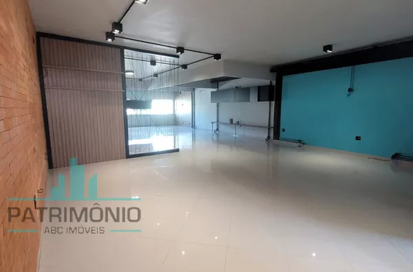 Salão Comercial com 170m² disponível para locação na Avenida Presidente Kennedy.