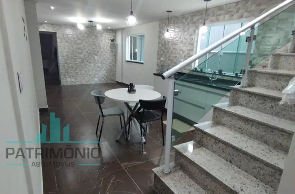 Sobrado à venda na Vila Scarpelli em Santo André.