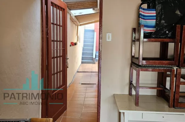 Casa assobradada à venda no bairro Olímpico - São Caetano do Sul.