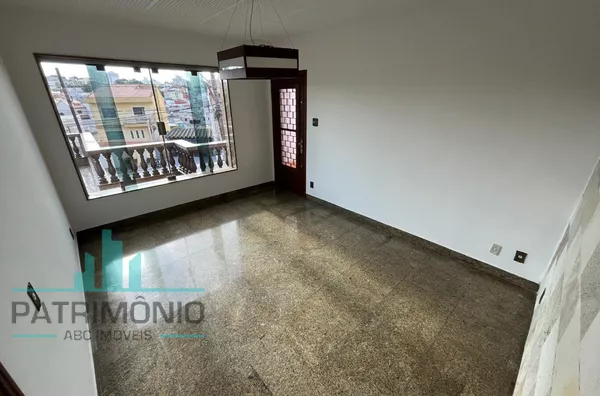 Ampla casa assobradada para venda no Bairro Olímpico - São Caetano do Sul.