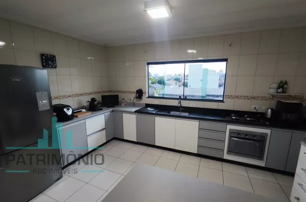 Sobrado Espaçoso com 3 Suítes e 4 Vagas – Bairro Osvaldo Cruz. - Foto 6