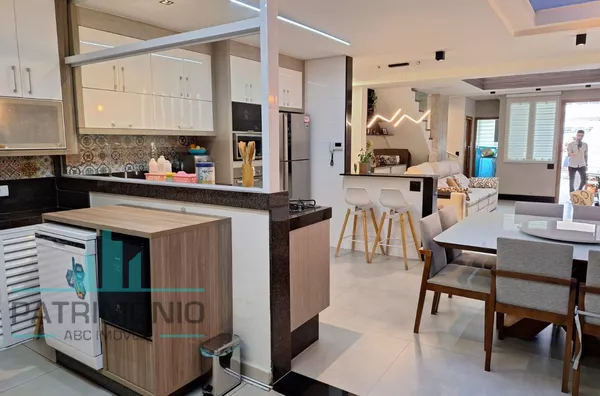 Sobrado Moderno e Reformado à venda na Vila Alpina em São André.