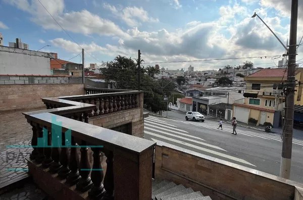 Ampla casa assobradada para venda no Bairro Olímpico - São Caetano do Sul.