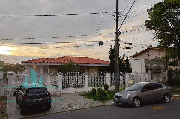 Casa térrea com 375m² à venda no Jardim São Caetano em São Caetano do Sul.