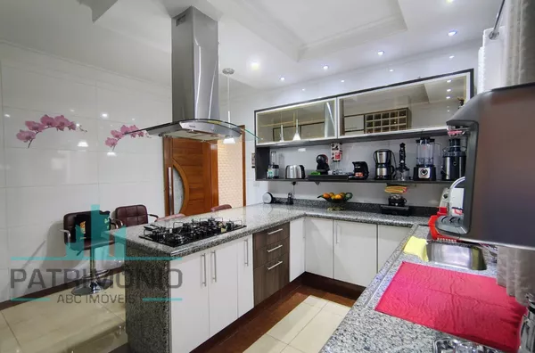 Maravilhoso sobrado à venda no Bairro Santa Paula em São Caetano do Sul.