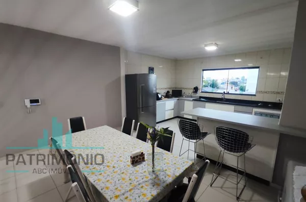 Sobrado Espaçoso com 3 Suítes e 4 Vagas – Bairro Osvaldo Cruz. - Foto 4