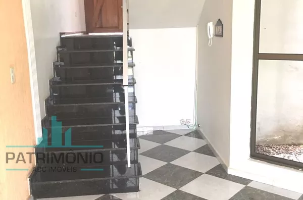 Sobrado com terreno de 5x25m² a venda no Parque São Vicente - Mauá.