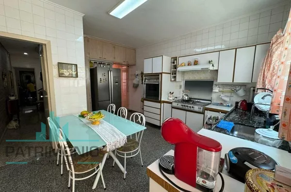 Sobrado à venda no bairro Cerâmica em São Caetano do Sul.