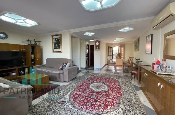 Sobrado espaçoso à venda no Bairro Osvaldo Cruz em São Caetano do Sul